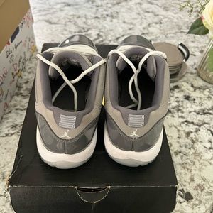 Boy's Jordan's 11 size 5 only worn twice in good condition!!!